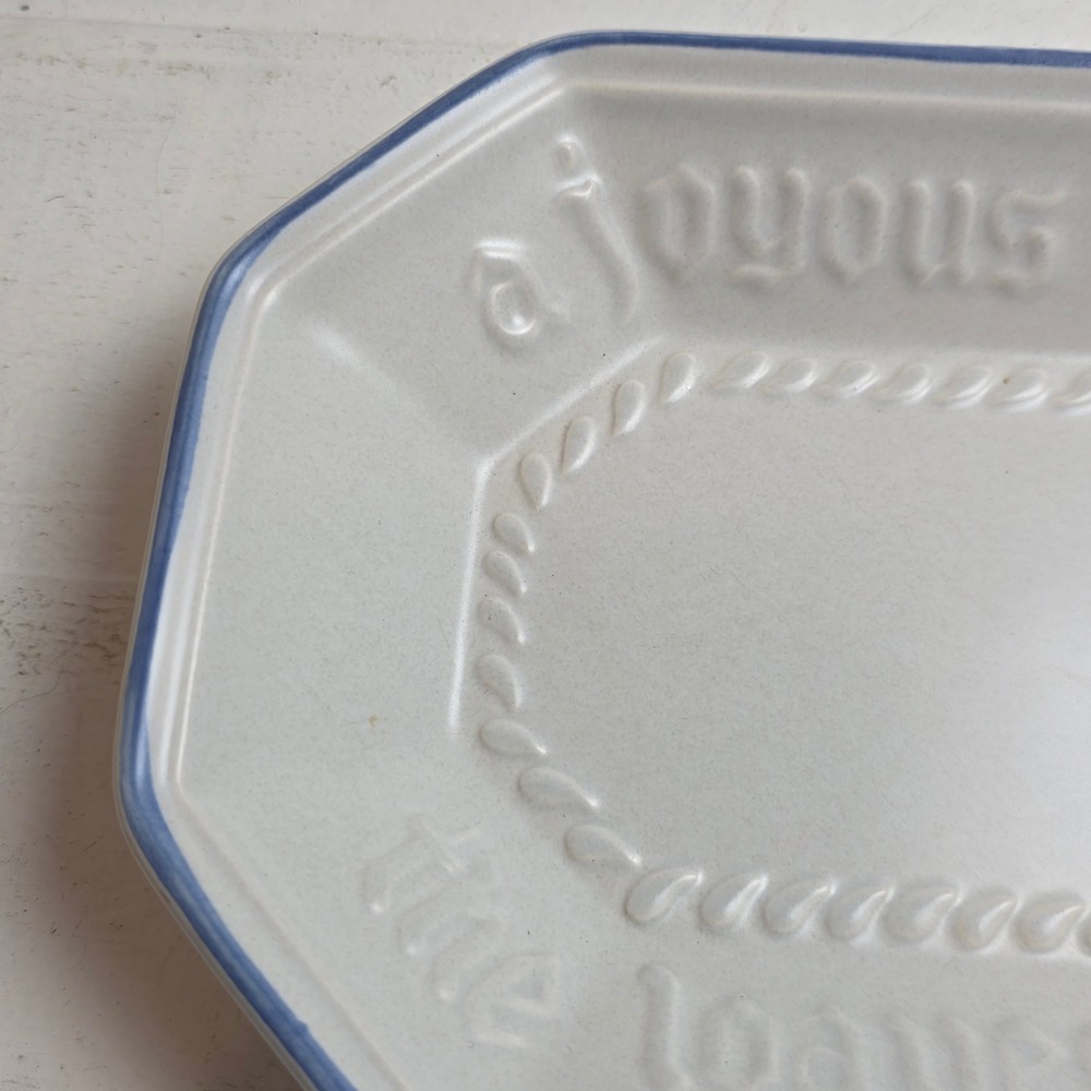 Pfaltzgraff Yorktowne Bread Tray 'A Joyous Heart Makes Loaves‎ Taste Better' - Picture 4 of 8